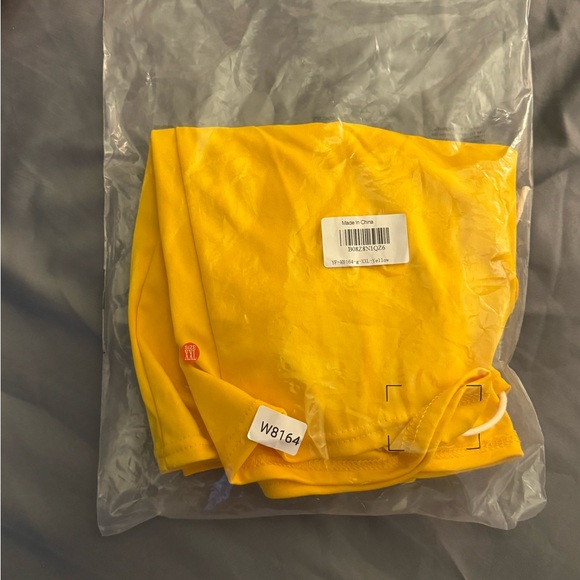 Yeshire Women’s Yellow 2 piece - Picture 2 of 2